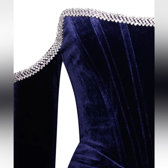 Miss Circle Navy Velvet Off-Shoulder Mini Dress 👗 - Picture 10 of 12